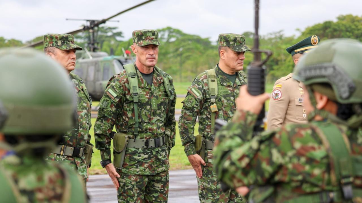 Se reportaron intensos combates entre el ejército y disidentes bajo el nombre clave «Calarcá» en zona rural de Vistahermosa, en el Meta.

 – Ojo critico