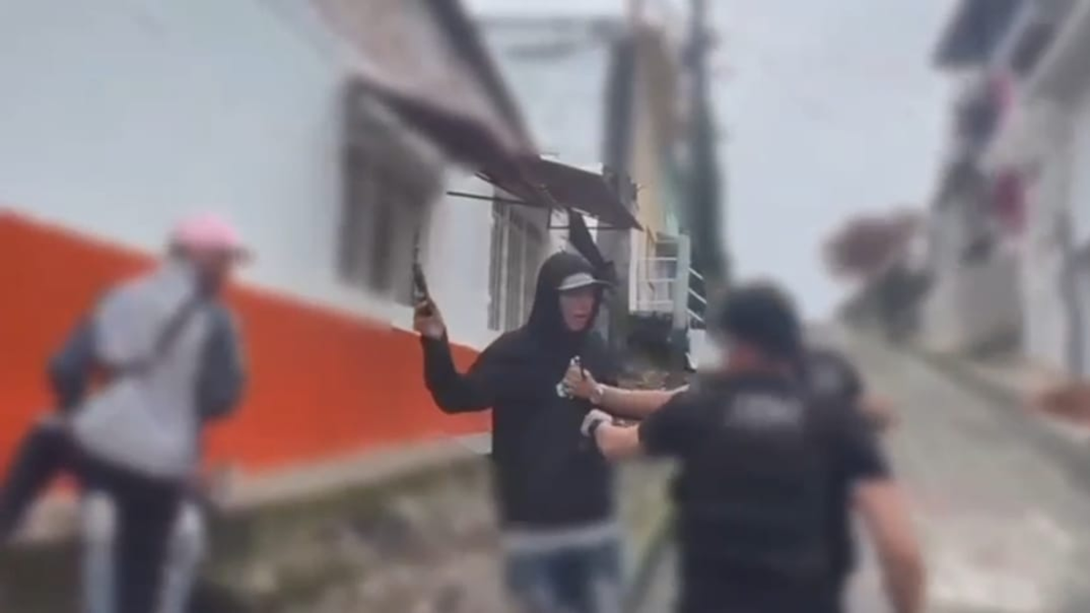 Desde coordinar asesinatos hasta planear secuestros y extorsiones, el conocido como Peña controló el crimen organizado en el norte del Valle del Cauca.

 – Ojo critico