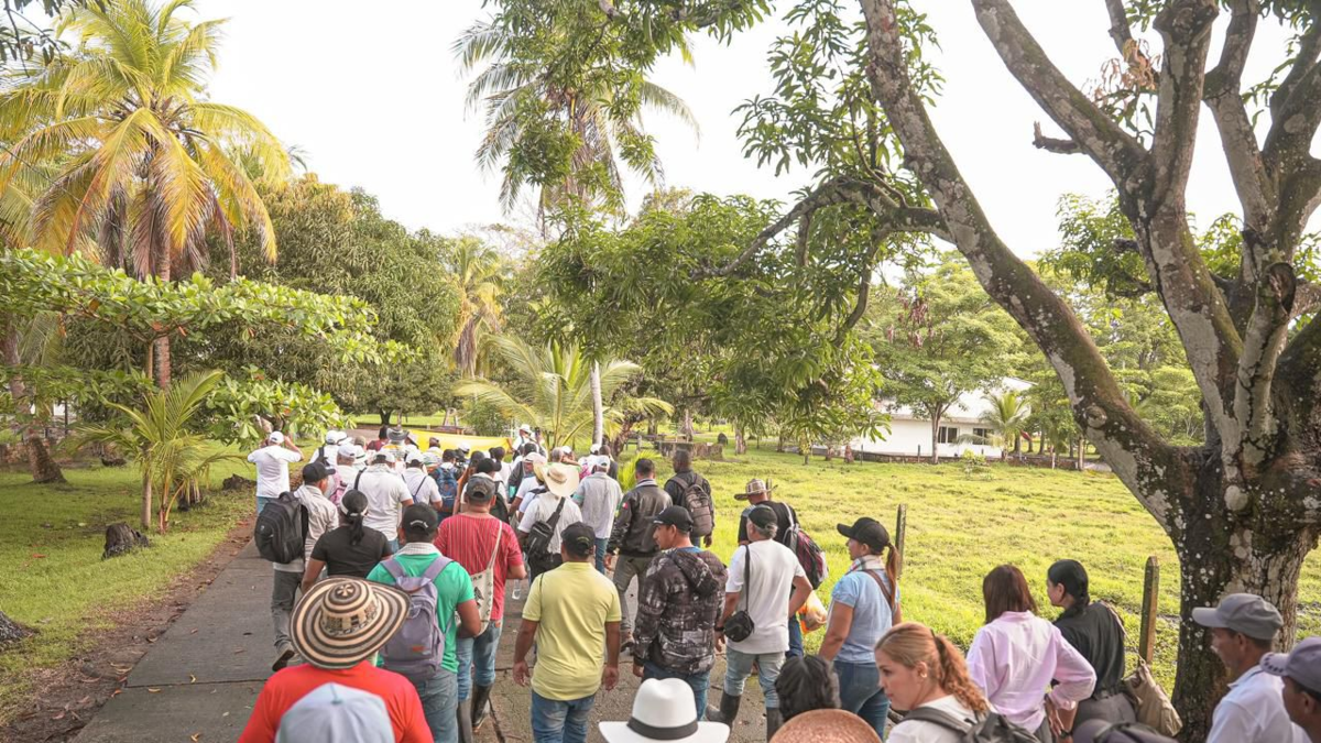 La Agencia Nacional de Tierras anunció un acuerdo entre los postulantes de la polémica estancia Virgen del Cobre en Necoclí

 – Ojo critico