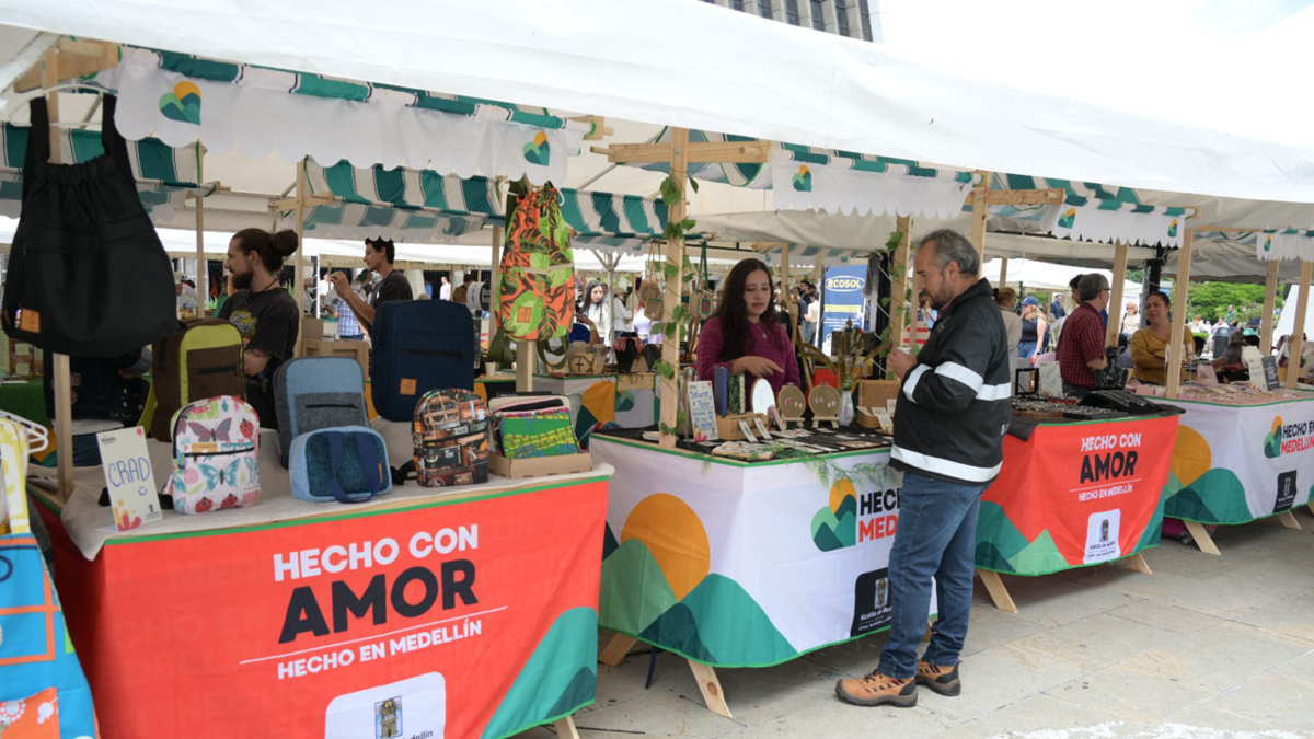 ¿Quién dijo que las ferias de emprendimiento son cosa del pasado? En 2025, Medellín facturó $9.500 millones y sigue creciendo

 – Ojo critico