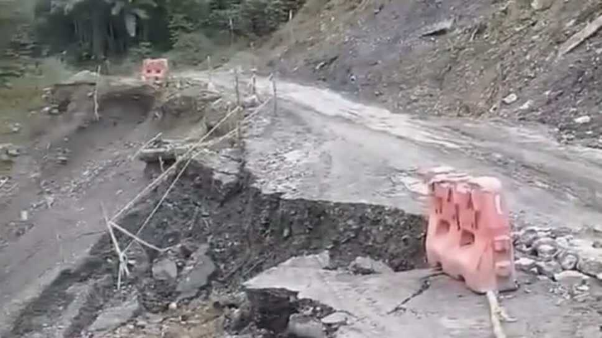 un gigantesco deslizamiento de tierra bloqueó la carretera entre Nariño y Cauca; congestión de cientos de conductores

 – Ojo critico