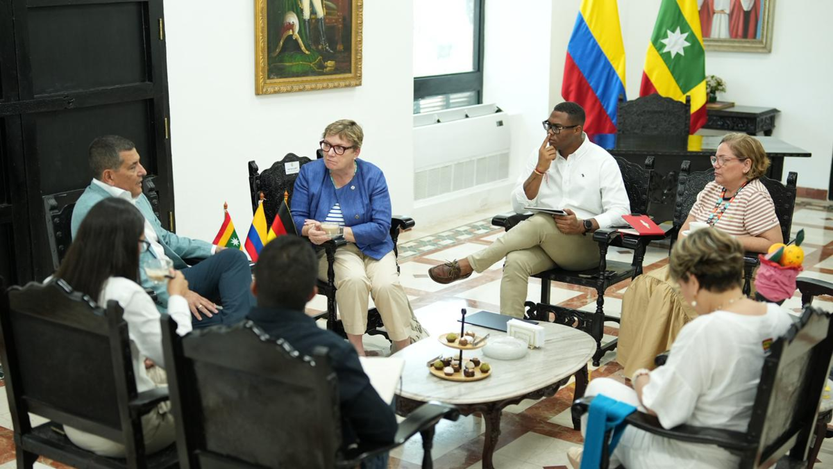 Desarrollo sostenible, cambio climático y planificación urbana, principales temas del encuentro entre la embajadora alemana Martina Klumpp y Dumek Turbay

 – Ojo critico