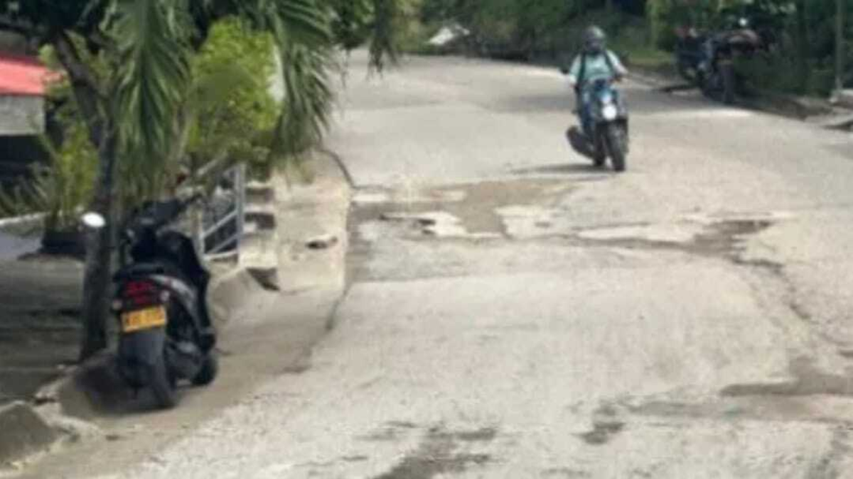 Los viajeros se enfrentan a agujeros en el asfalto o a delincuentes atrincherados.

 – Ojo critico