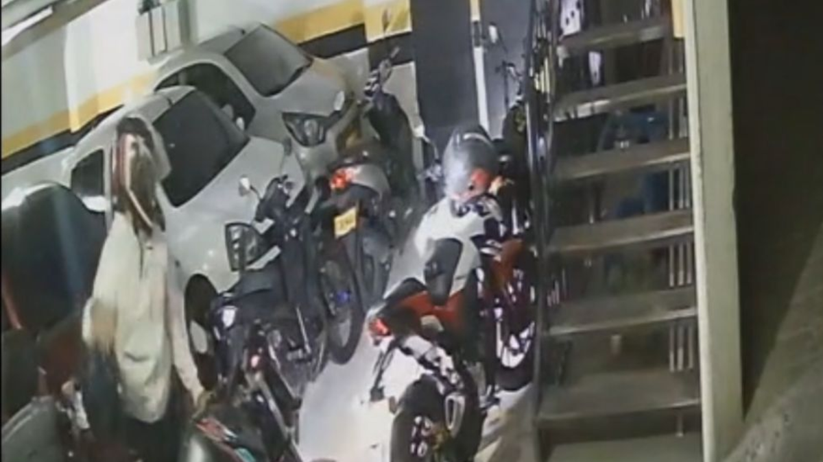 «El Solitario», joven que junto a vecinos de complejos robaban motos en sectores exclusivos de Bucaramanga: robó 40 motos

 – Ojo critico