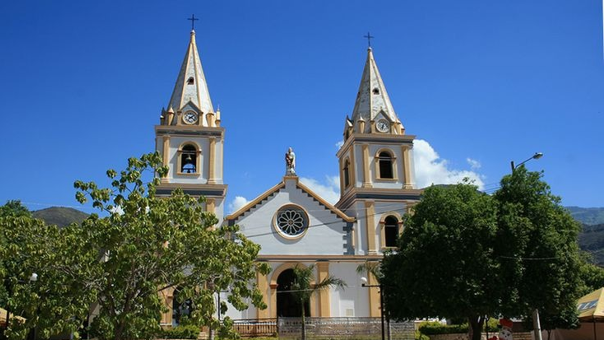 Funcionarios de Capitanejo bajo la mira de la Fiscalía General de la República por presuntas irregularidades en celebración de contratos con el Fondo de Desarrollo de Colombia

 – Ojo critico