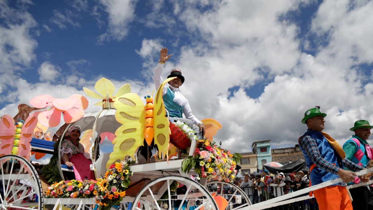 La familia Castañeda con 33 sellos marcó el 4 de enero y volvió a reunir multitudes para el Carnaval de Blancos y Negros

 – Ojo critico