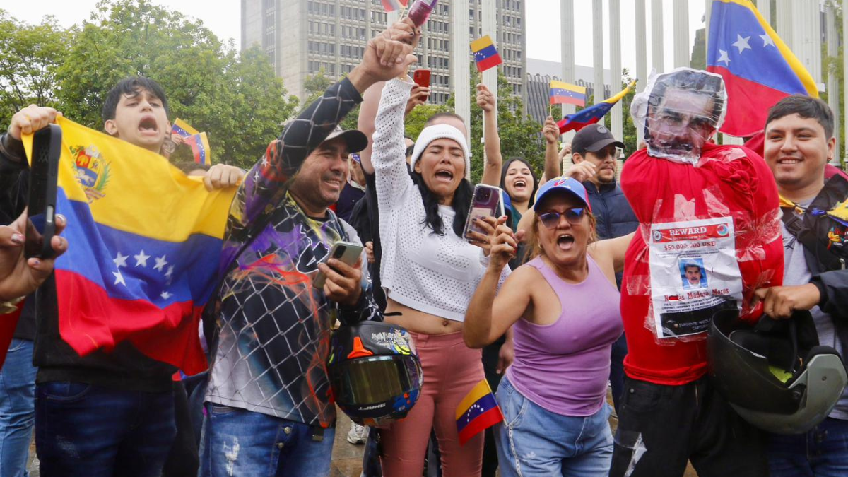 Entre lágrimas y euforia, venezolanos se reúnen en varias ciudades del país para celebrar la captura de Nicolás Maduro

 – Ojo critico