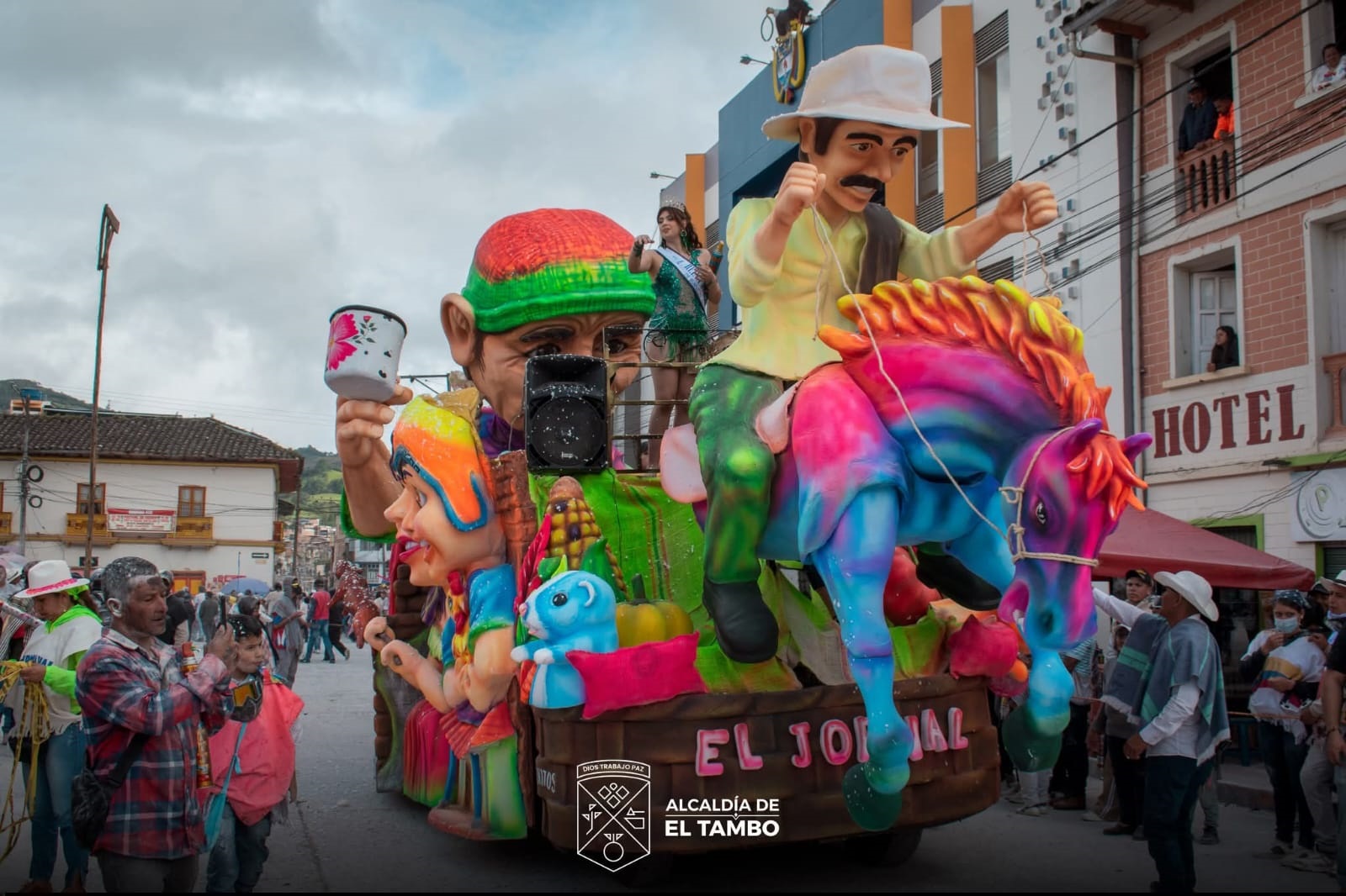 El Gran Desfile evidenció la fortaleza cultural del Carnaval de Blancos y Negros en El Tambo

 – Ojo critico