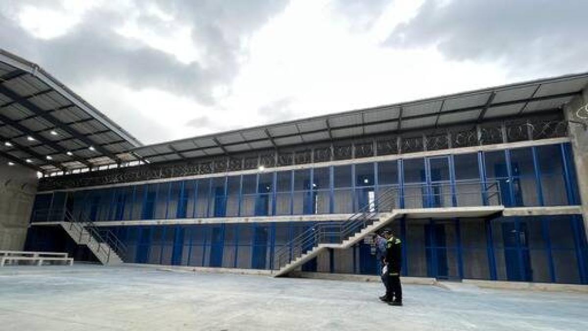 Vigilancia y zozobra en el suroeste de Barranquilla tras presunto ataque con explosivos al Penal Distrital de El Bosque

 – Ojo critico