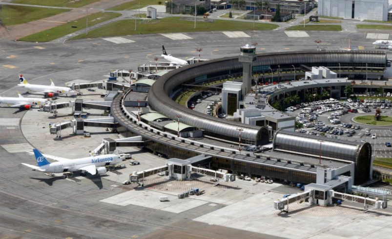 A un estadounidense se le negó la entrada al aeropuerto de Medellín luego de afirmar durante inmigración que «vino a tener relaciones sexuales».

 – Ojo critico