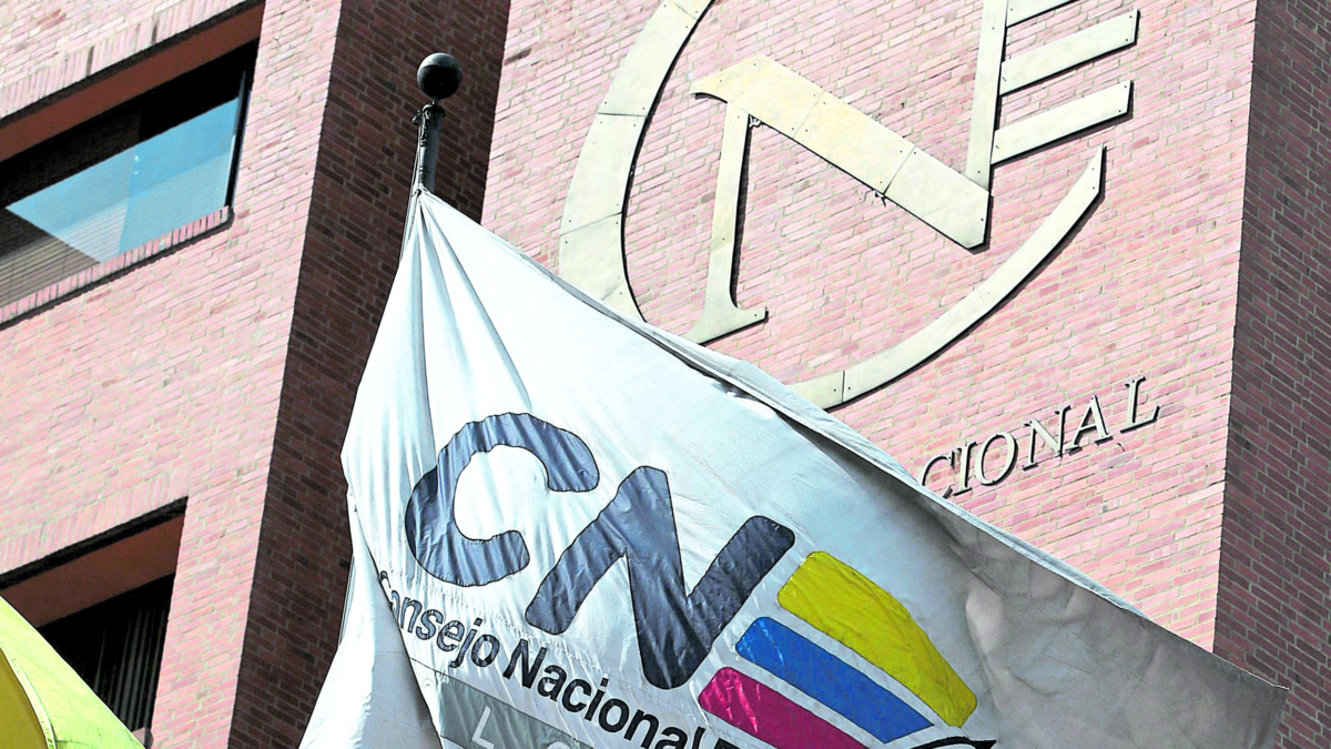 CNE defiende sus decisiones en medio de polémica política con Iván Cepeda y presenta nueva plataforma orientada a fortalecer la transparencia electoral

 – Ojo critico