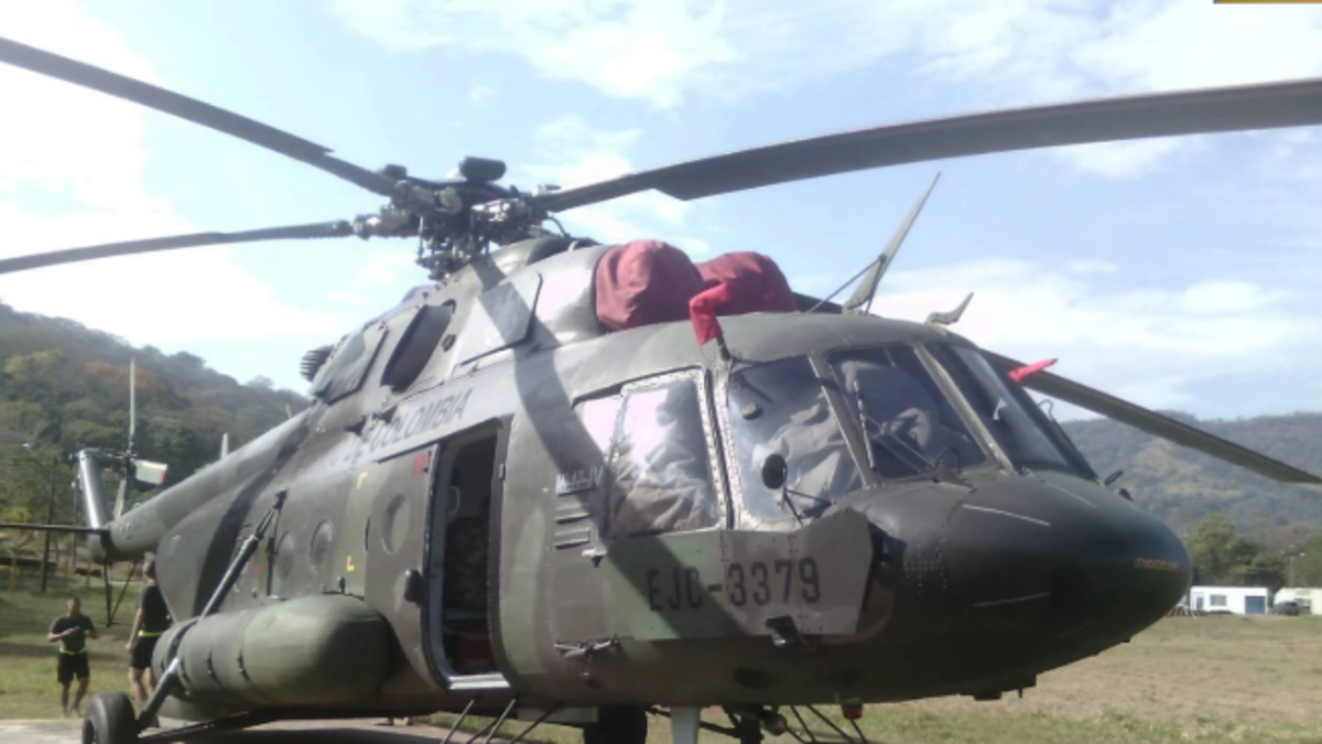 Un soldado resultó herido luego de que un rayo cayera sobre una base militar en Popayán, Cauca; un helicóptero cercano también resultó dañado

 – Ojo critico