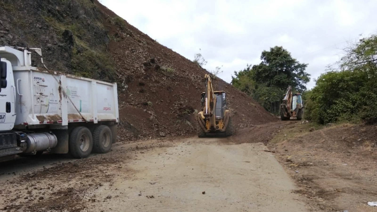 Fuertes lluvias dificultan tránsito por carreteras de Nariño; En la Panamericana hacia Cauca, autoridades afrontan puntos críticos

 – Ojo critico