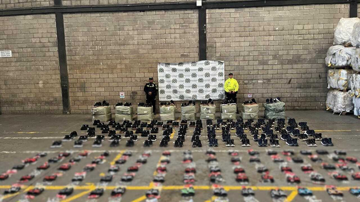 Así encontraron un «mega almacén» con casi 1.000 pares de zapatos ilegales valorados en 279 millones de dólares

 – Ojo critico
