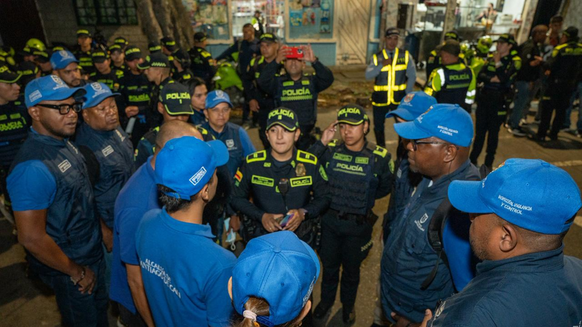 Así se llevó a cabo un operativo de 18 horas en un distrito del centro de Cali, cuyo objetivo era frenar la violencia

 – Ojo critico