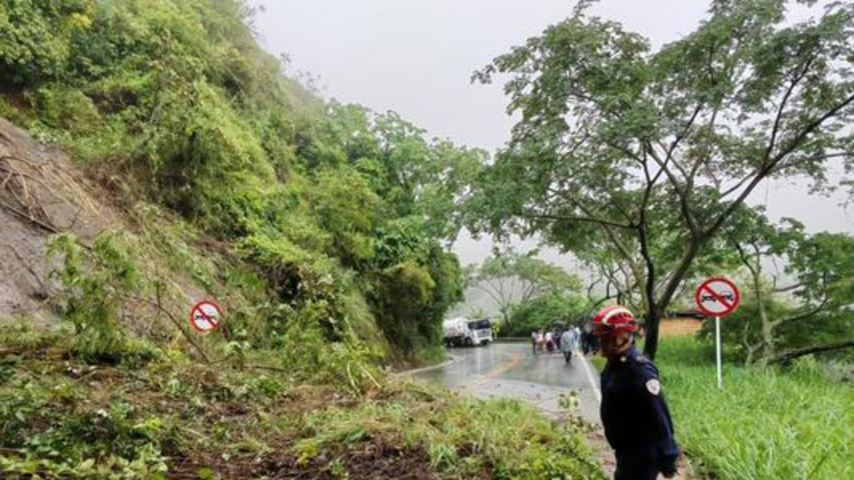 inundaciones, casas destruidas y 158 carreteras

 – Ojo critico