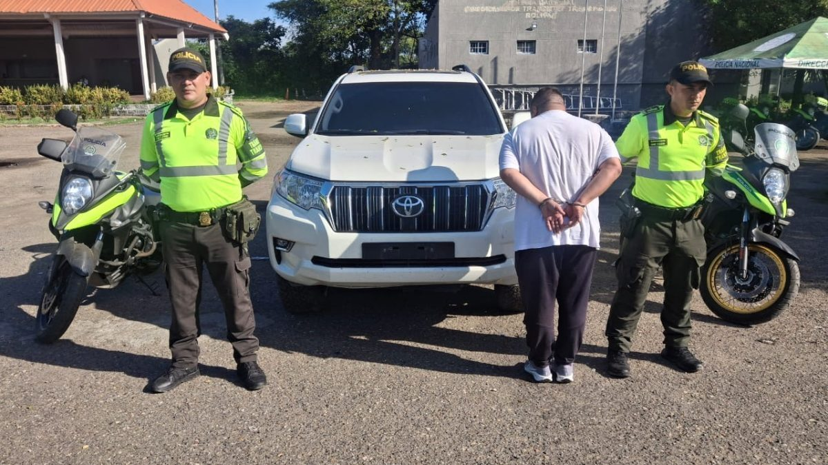 Policía recupera camioneta de lujo en vías de Bolívar que fue robada en Rionegro, Antioquia

 – Ojo critico