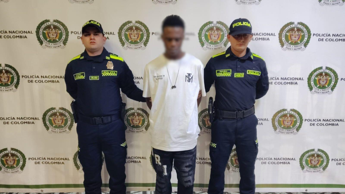 Un hombre fue capturado en Medellín luego de asesinar a otro hombre con un cuchillo tras una pelea.

 – Ojo critico