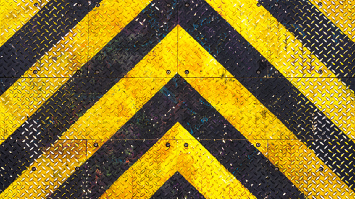 ¿Qué significan las señales amarillas con franjas negras en la carretera y cómo deben interpretarse correctamente?

 – Ojo critico