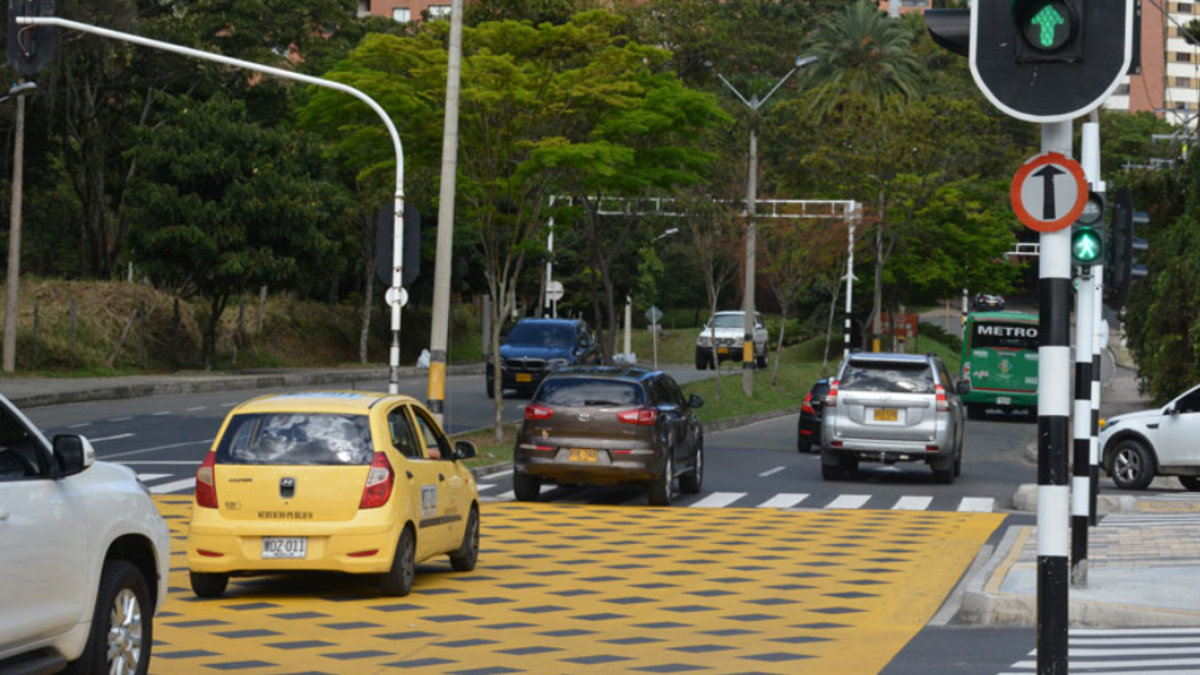 hasta 153 horas al año perdidas en atascos

 – Ojo critico