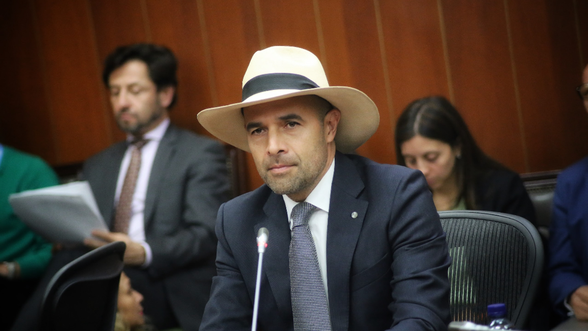 “Para todo Antioquia nuestro compromiso es inquebrantable”.

 – Ojo critico