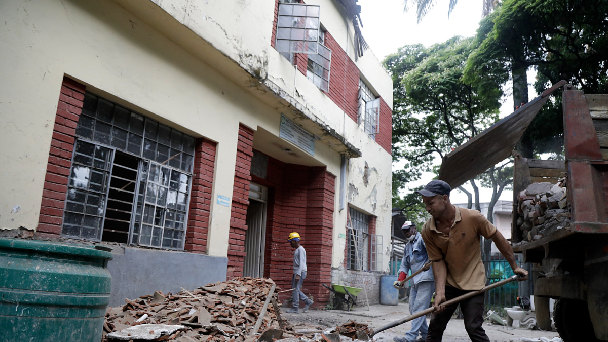 ¿Cómo se está invirtiendo el dinero en la reconstrucción de la escuela pública de 203 años y la más antigua de Cali, Santa Librada, tras la amenaza de ruina?

 – Ojo critico