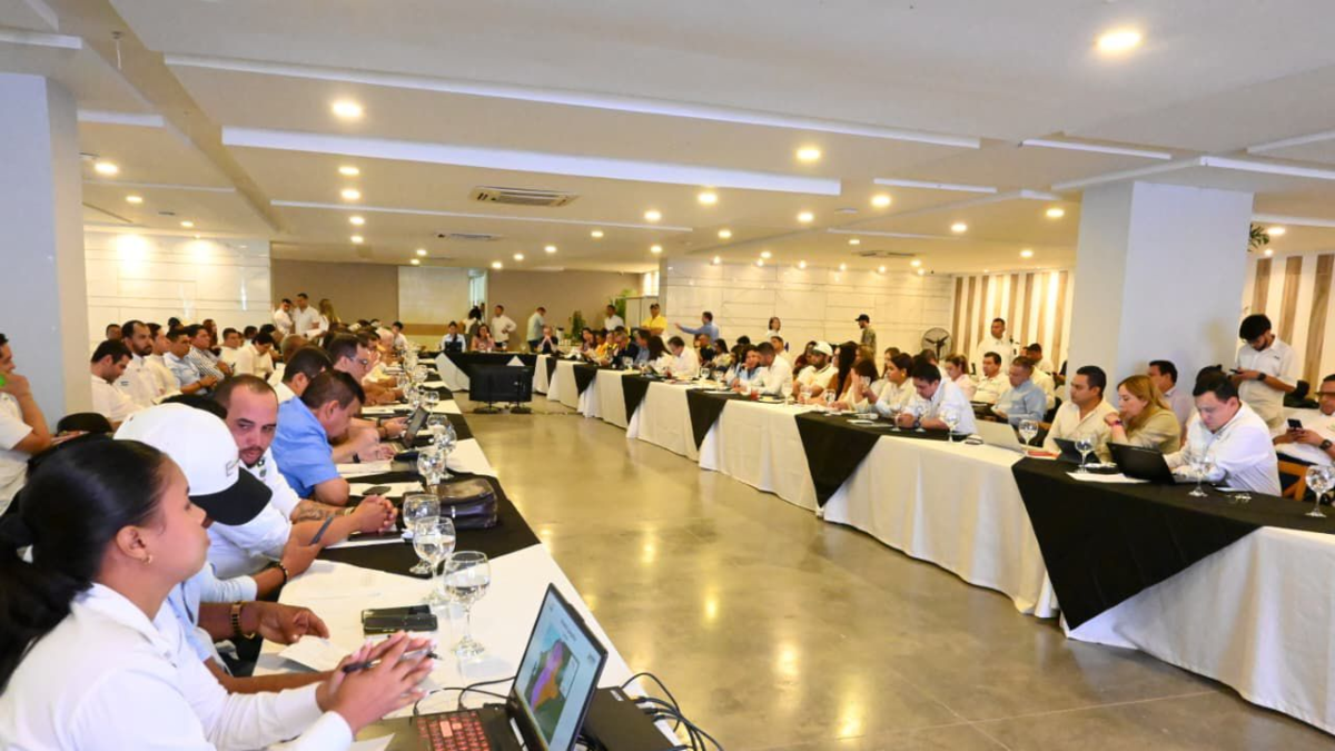 Gobierno nacional compromete $13.000 millones y coordina plan urgente de recuperación con 25 intendentes

 – Ojo critico