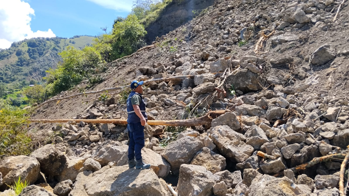 Alerta en Santander por fuertes lluvias, varios desprendimientos de tierra y cortes de carreteras

 – Ojo critico