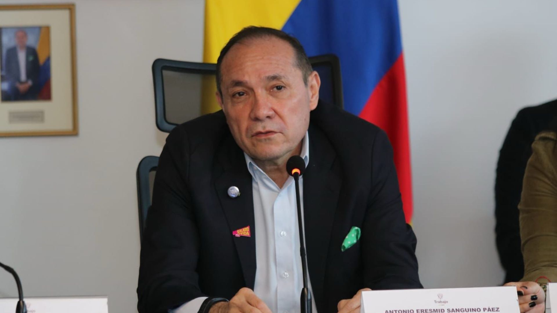 El gobierno insiste en aumentar el salario mínimo un 23%

 – Ojo critico