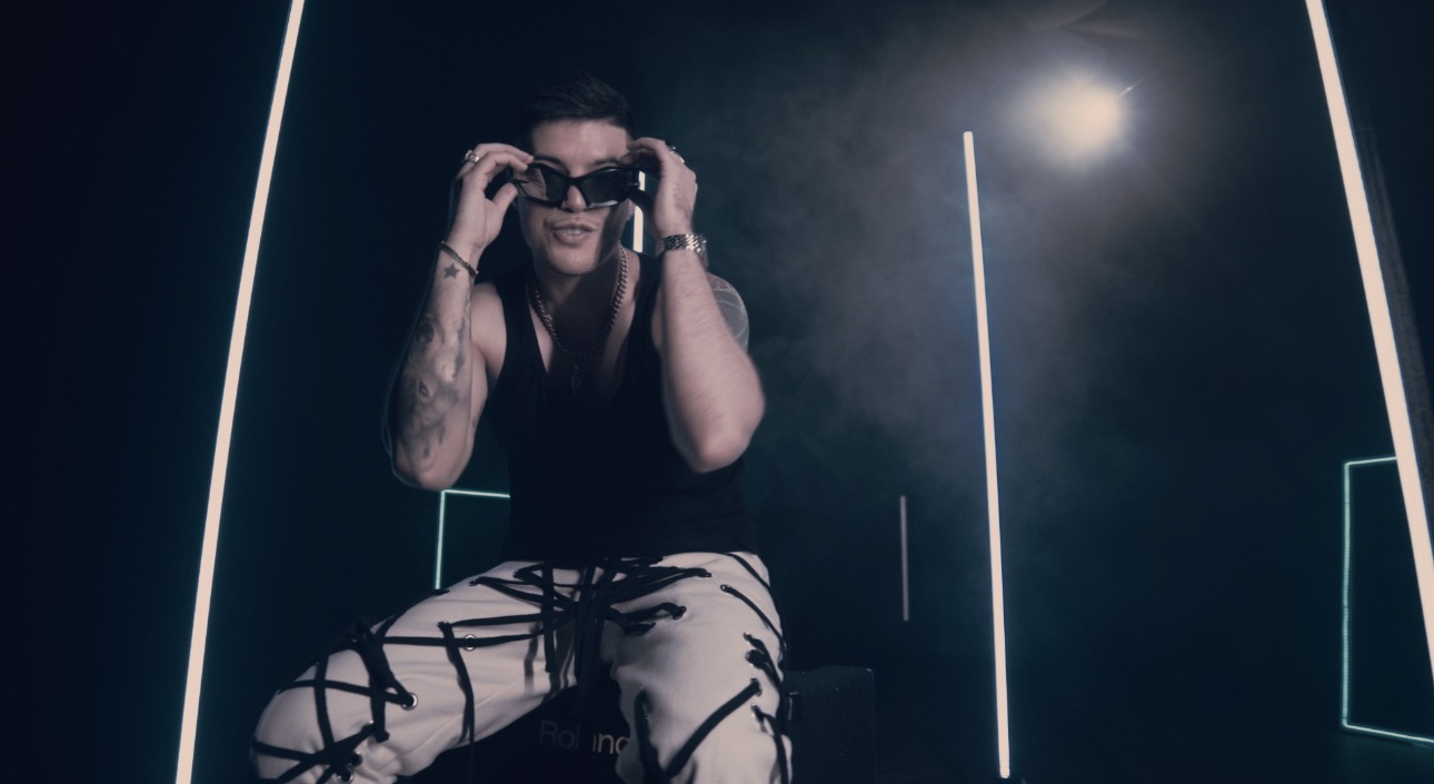 Dennis Fernando presenta “Ángel”, su nuevo single y tema principal de la película ‘Cris Over’

 – Ojo critico