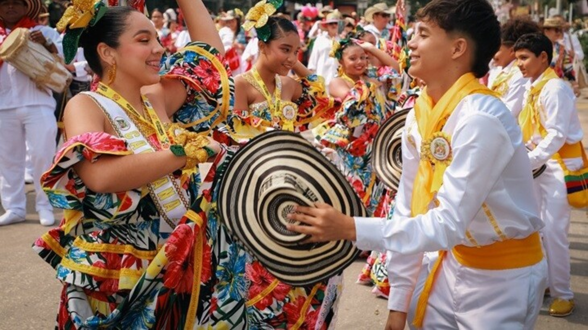 El semillero de la tradición se apoderó de la calle 84 con el desfile «Protección y Niños en el Carnaval».

 – Ojo critico