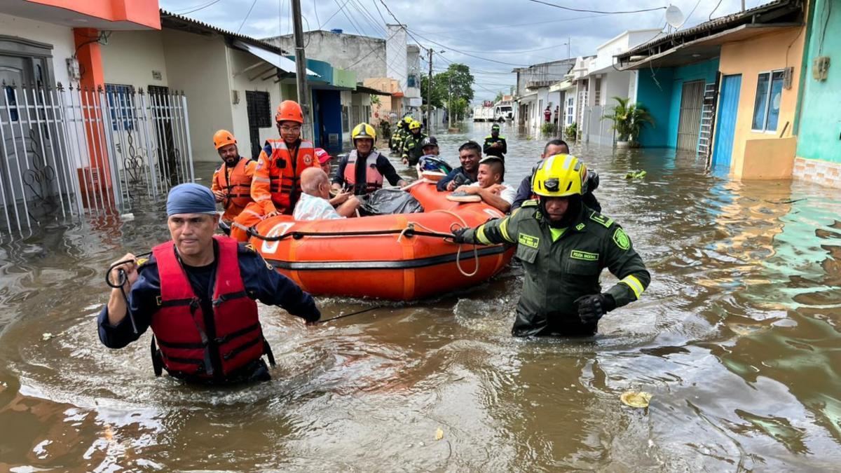 En Montería ordenaron desalojo de familias en 13 barrios de la margen izquierda del río Sinú, que continúa azotando la capital cordobesa

 – Ojo critico