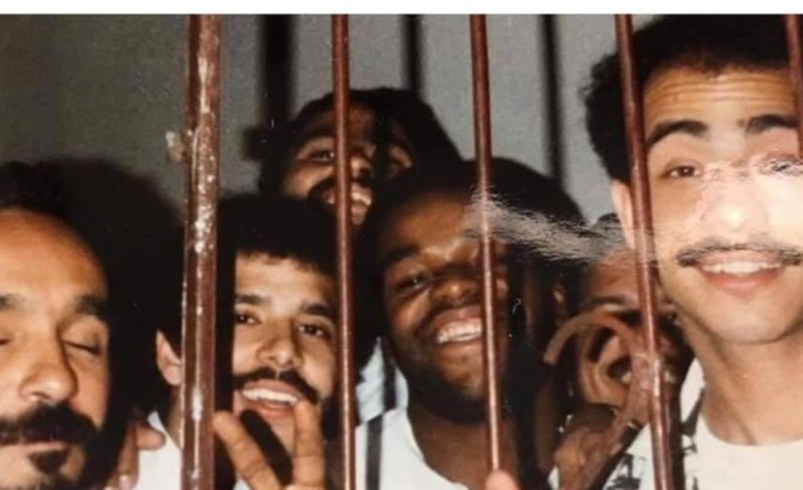 Grabó una canción sobre esta experiencia.

 – Ojo critico