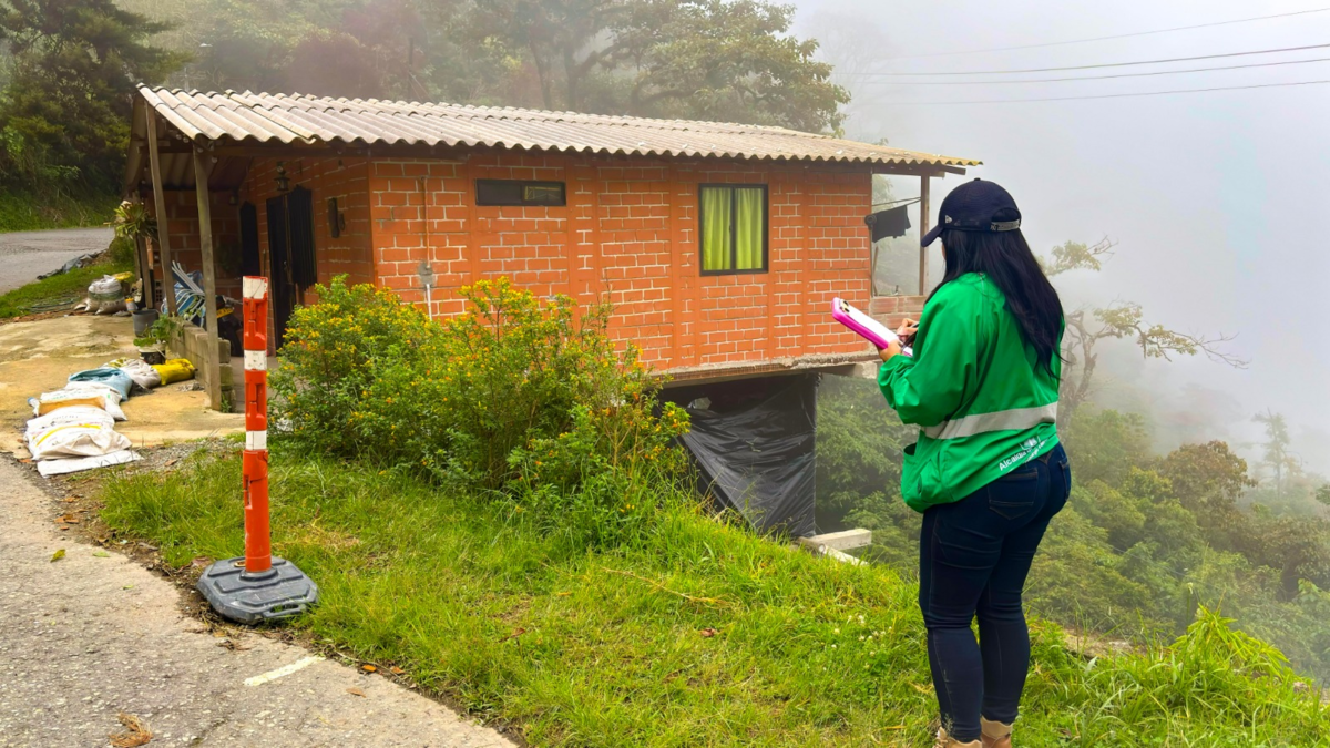 Intervención en San Sebastián de Palmitas

 – Ojo critico