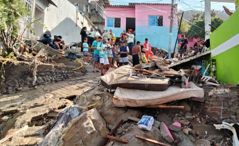Más de 36 horas de lluvia en Santa Marta dejaron dos muertos, miles de damnificados y hasta una embarcación frente a un edificio

 – Ojo critico