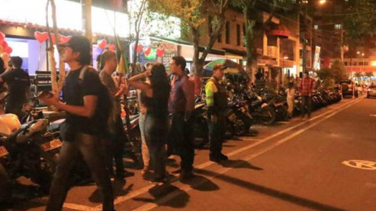 Mujer presuntamente apuñaló a hombre en exclusivo barrio de rumba de Bucaramanga para robarle joyas por valor de 100 millones de pesos: así ocurrió el robo

 – Ojo critico