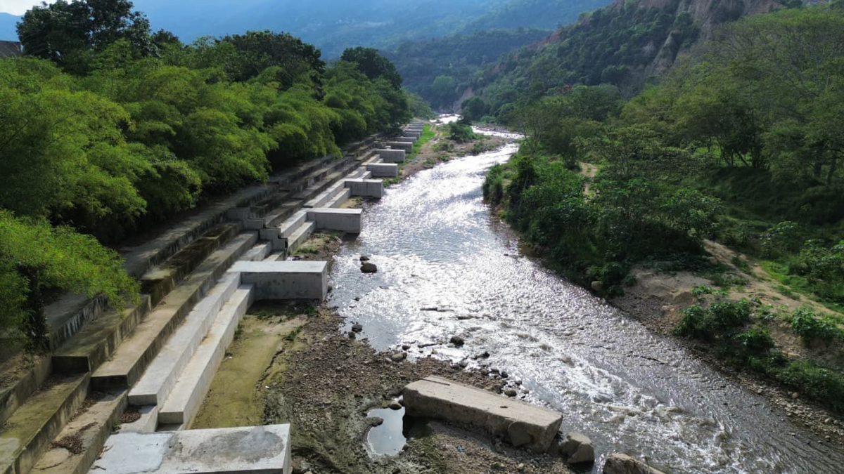 Preparan un muro de contención que salvará a Girón y a más de 15.000 familias de tragedias por avalanchas y muertes como las de 2005

 – Ojo critico