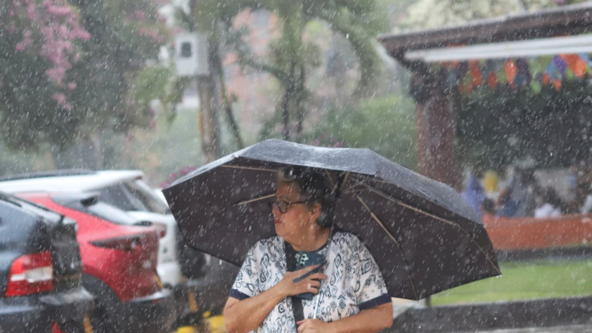 Se activan restricciones de playas y alertas de emergencia

 – Ojo critico