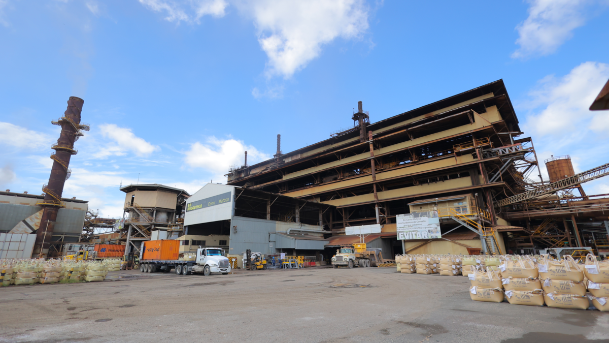 400 trabajadores quedan atrapados en la planta

 – Ojo critico