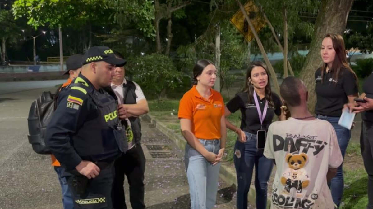 Alcaldía Bello de Antioquia realiza operativo nocturno con vecinos de calle de Cabañas para mejorar el adecuado manejo de residuos

 – Ojo critico