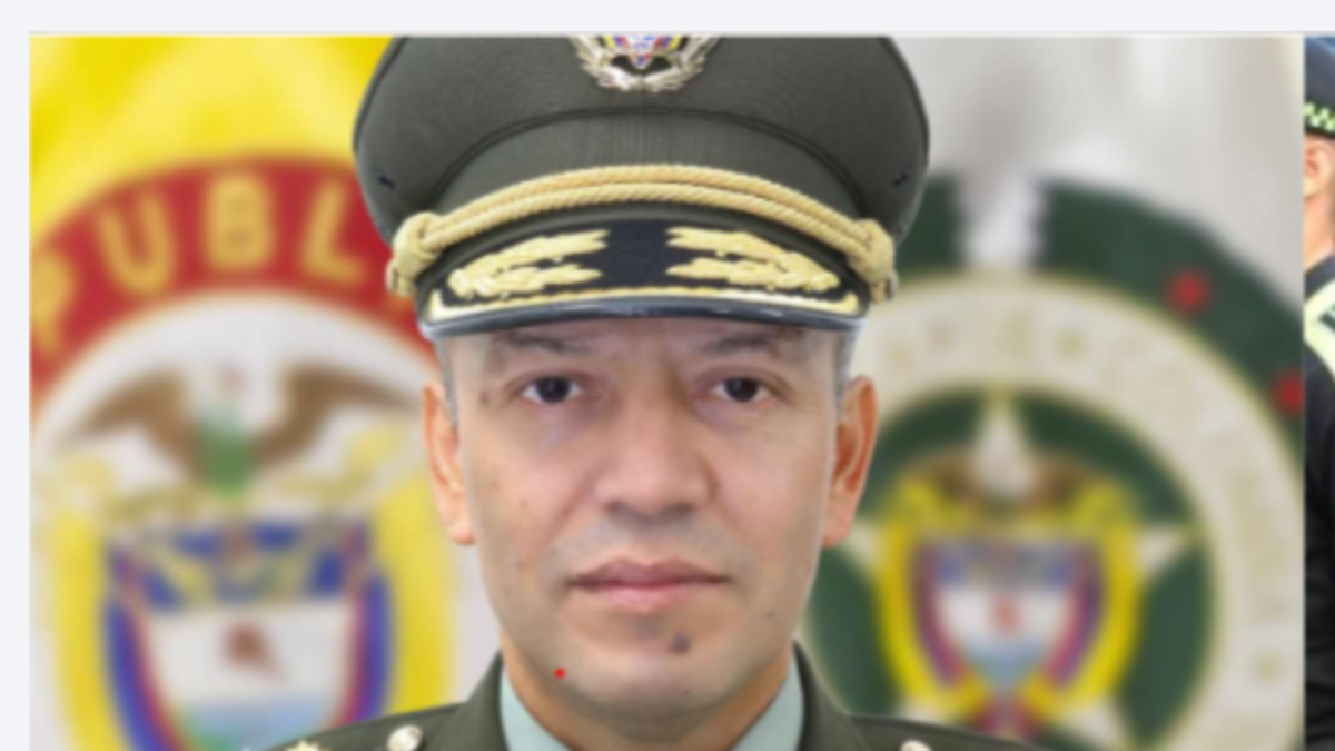 El nuevo jefe policial de Cali es hijo de un oficial retirado de la FAC y docente – Herbert Luguiy Benavídez

 – Ojo critico