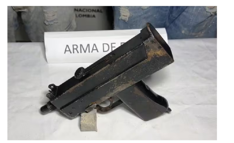 En Cartagena capturaron a dos hombres con una metralleta y 23 balas cuando intentaban escapar por las faldas del Cerro de la Popa

 – Ojo critico