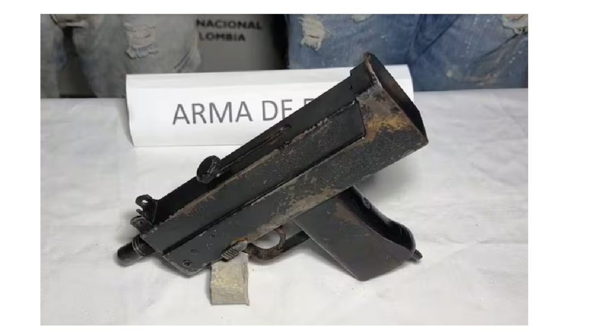 En Cartagena capturaron a dos hombres con una metralleta y 23 balas cuando intentaban escapar por las faldas del Cerro de la Popa

 – Ojo critico