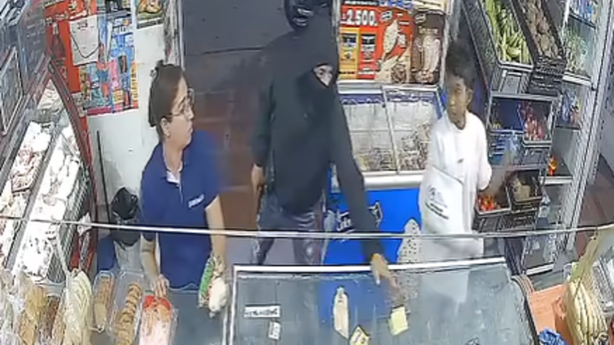 Un defraudador deja un folleto e intenta dispararle a un comerciante en el barrio de Galán (Barranquilla): el arma se encasquilló

 – Ojo critico