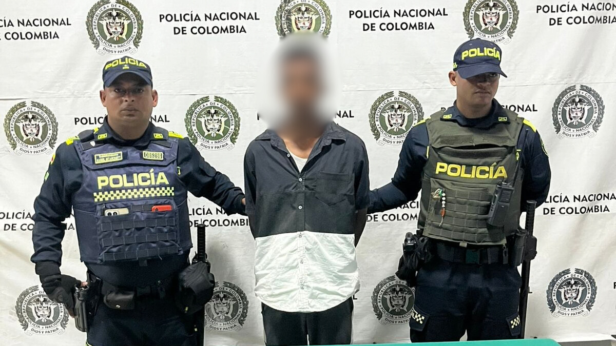 Se trata de un joven de 19 años que fue capturado por presuntamente agredir a su madre en el sureste de Barranquilla.

 – Ojo critico