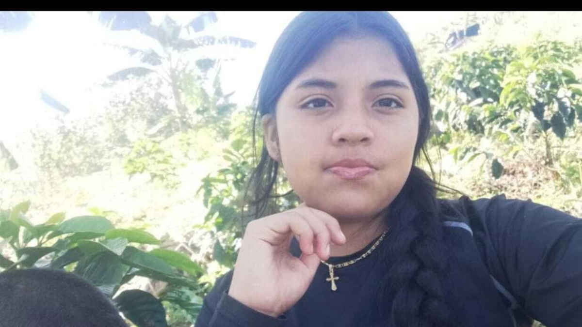 Salió con su abuela a la Plaza de Caloto, en el norte de la región, a vender yuca y arracacha.

 – Ojo critico