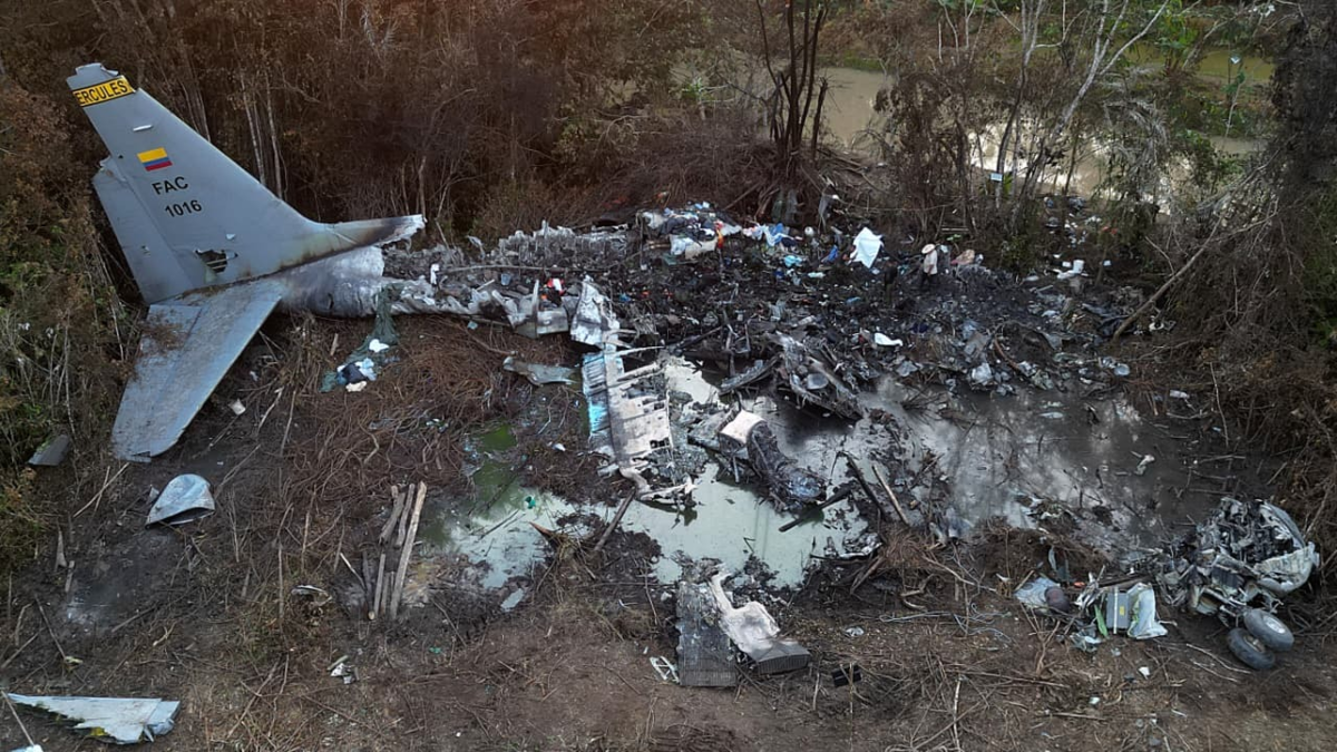 Impactantes fotos muestran lo sucedido con el avión Hércules C-130 de la Fuerza Aérea que se estrelló en Putumayo, matando a 69 personas

 – Ojo critico
