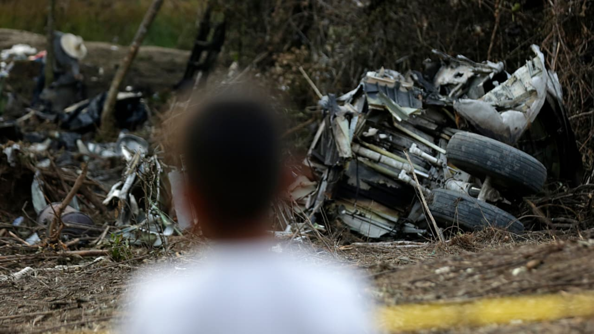 Cali combina el dolor nacional con el luto oficial por el uniformado muerto en el accidente del avión Hércules C-130

 – Ojo critico