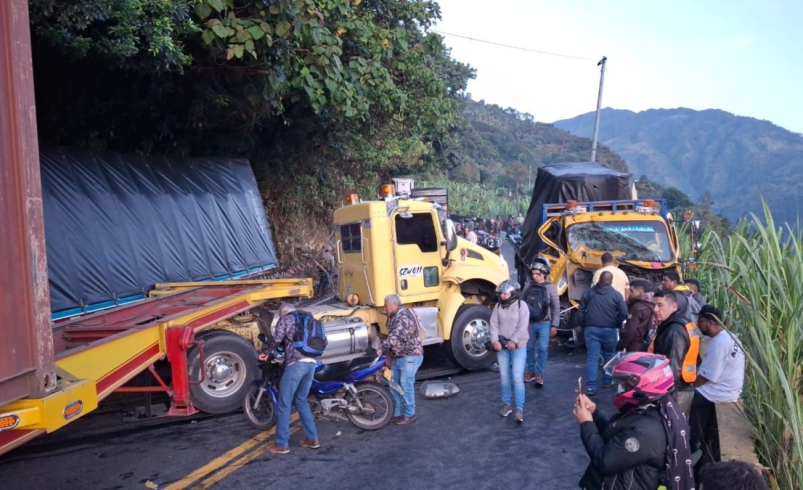 Hay total bloqueo y congestión durante el éxodo de Semana Santa

 – Ojo critico