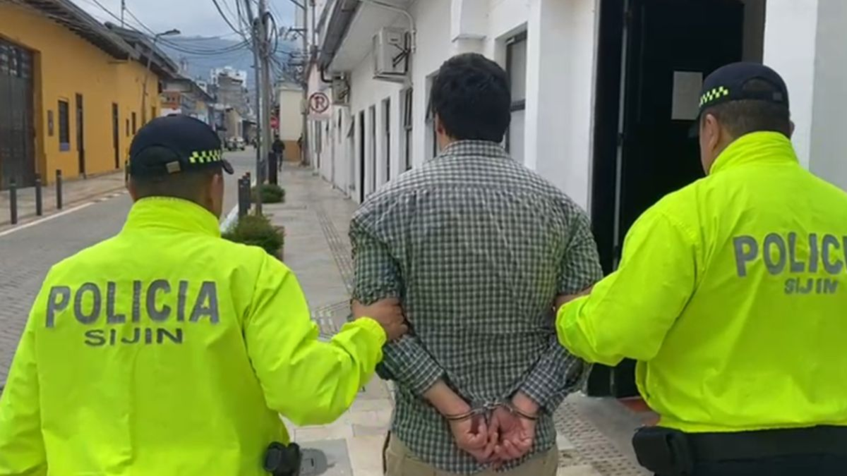 Creó huellas dactilares utilizando gel de látex, que fueron utilizadas para realizar trámites financieros en Bucaramanga: así cayó el presunto delincuente

 – Ojo critico